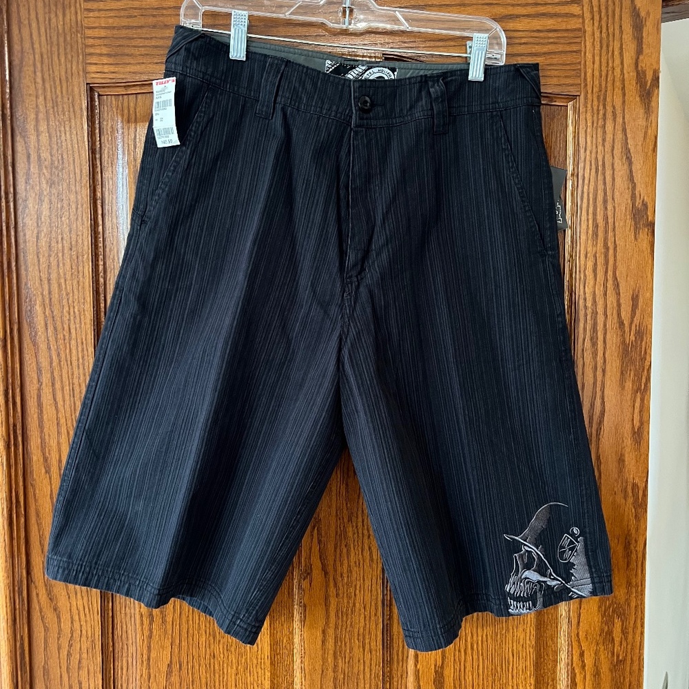 Black Metal Mulish Mens size 32 Shorts